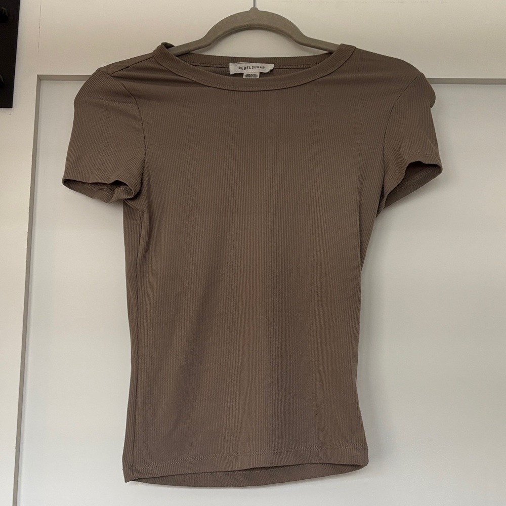 Rebel Sugar - Stretchy Taupe Short Sleeve Tee